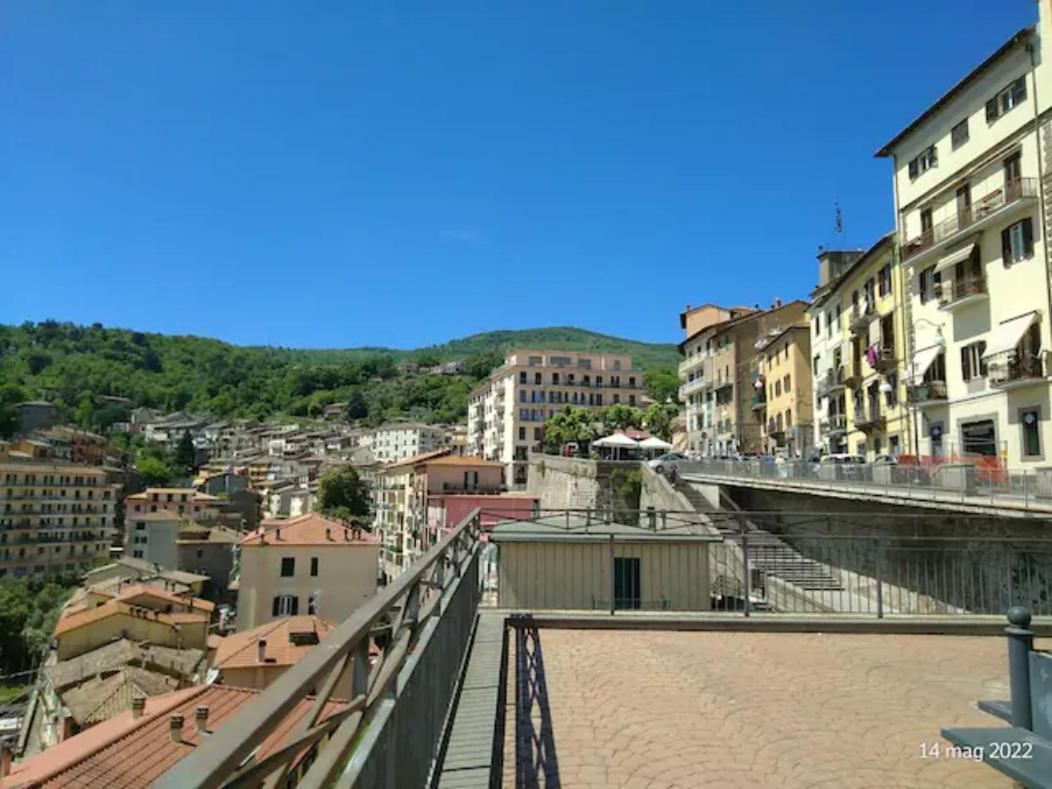 Alloggio Blu Nel Cuore Di Soriano โซเรียโน เนล ชีมีโน ภายนอก รูปภาพ